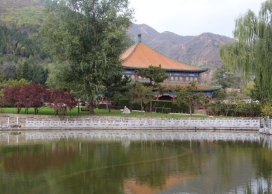 背山面水